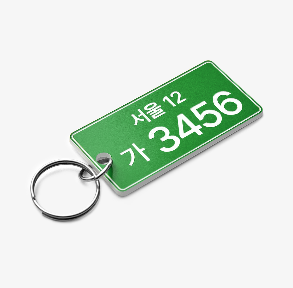 자동차 번호판 키링 (구)-자동차 키, 열쇠고리, 가방 액세서리 등 분실 방지, 비상 연락처 표시 등 다양한 상황에 활용할 수 있는 번호판 키링 입니다. 1개부터 커스텀 제작이 가능한 레트로 감성 가득한 구형 자동차 번호판 키링! 실제 번호판을 그대로 축소해 디테일과 퀄리티를 살렸으며, 원하는 번호와 문구로 단 하나뿐인 맞춤 제작이 가능합니다. 발렛파킹, 서비스센터 커스텀 제작 상품, 마플