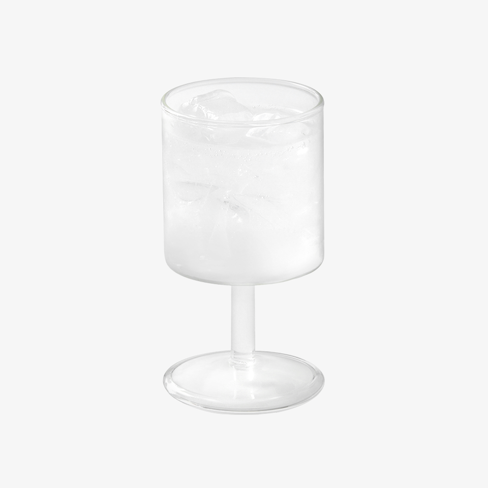 내열 고블렛잔 (190ml)-내열 처리된 유리로 제작되어 -10~150℃까지 안전하게 사용할 수 있는 내열 고블렛잔 (390ml) 입니다. 내열 처리된 유리로 제작된 내열 고블렛잔 (190ml)은 -10~150℃까지 안전하게 사용할 수 있어 다양한 음료를 담는 데 적합합니다. 물, 와인, 맥주 등 여러 종류의 음료를 담아 즐기기 좋으며 커스텀 제작 상품, 마플