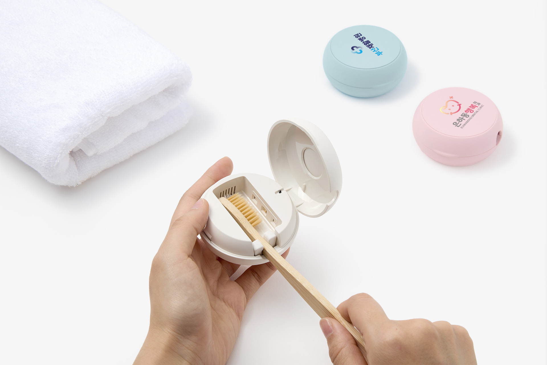 작고 가벼운 라운드형 UV-C 휴대용 칫솔 살균기 커스텀 제작, 99.99% 살균력의 UV-C LED로 위생적인 관리가 가능한 칫솔 살균기