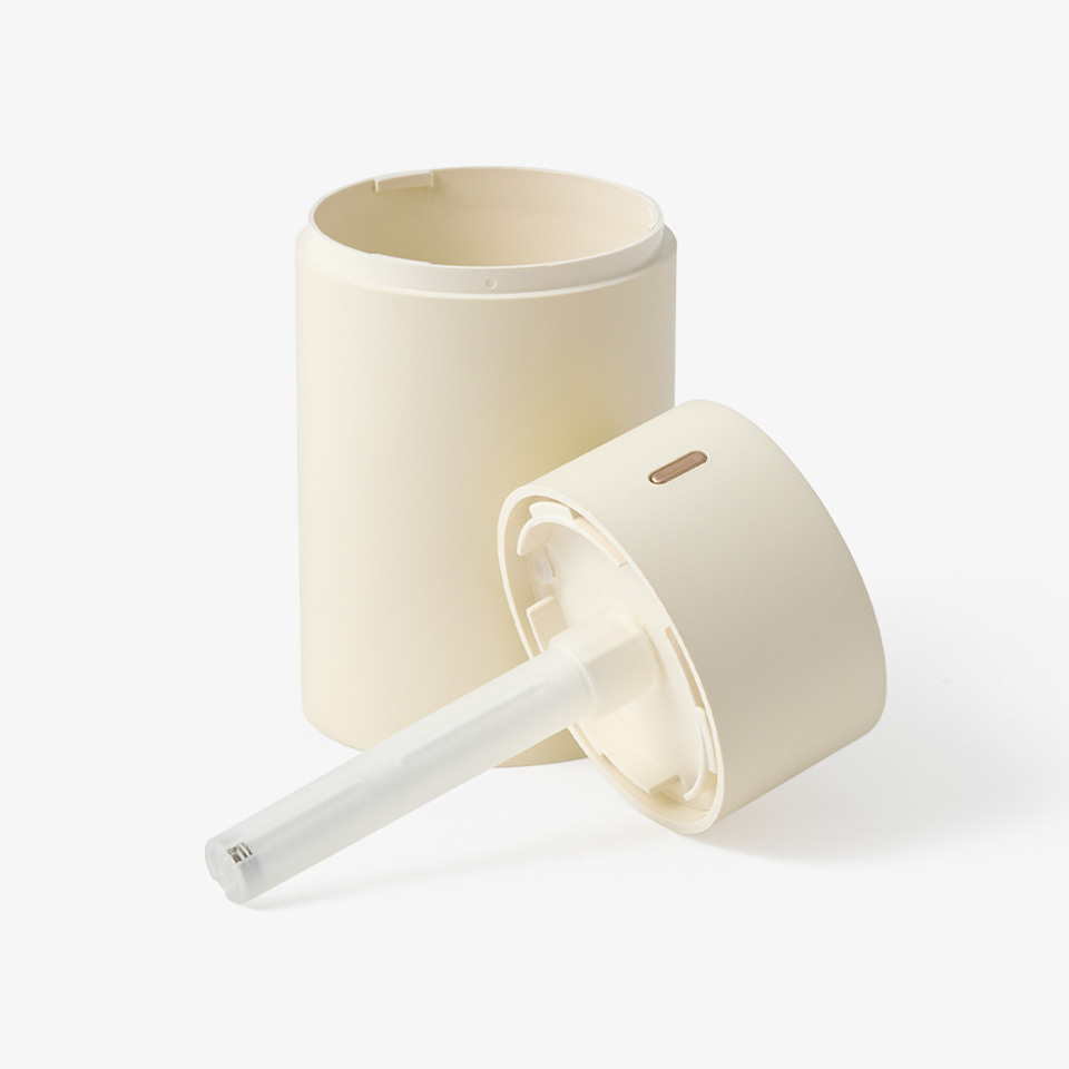 에어미니 휴대용 가습기-초미니 사이즈로 어디서든 가볍게 사용할 수 있는 미니 가습기입니다. 100g 초경량 사이즈로 휴대가 편리한 데스크용 미니 가습기. 180ml 용량과 간단한 분사 조작으로 누구나 쉽게 사용할 수 있어 웰컴키트, 소규모 행사, 맞춤형 사무용 선물로 적합한 실속 아이템. 커스텀 제작 상품, 마플