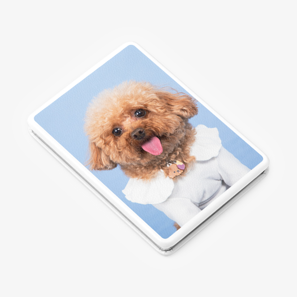 휴대용 손거울 (직사각형)-한 손에 들어오는 컴팩트한 크기의 직사각 손거울입니다. 고급 가죽 질감의 접이식 직사각형 손거울. 배율 거울 2면으로 실용적이며, 한쪽 면 인쇄로 커스텀 제작 가능! 웰컴키트·굿즈·선물용으로 완벽한 휴대용 거울. 커스텀 제작 상품, 마플