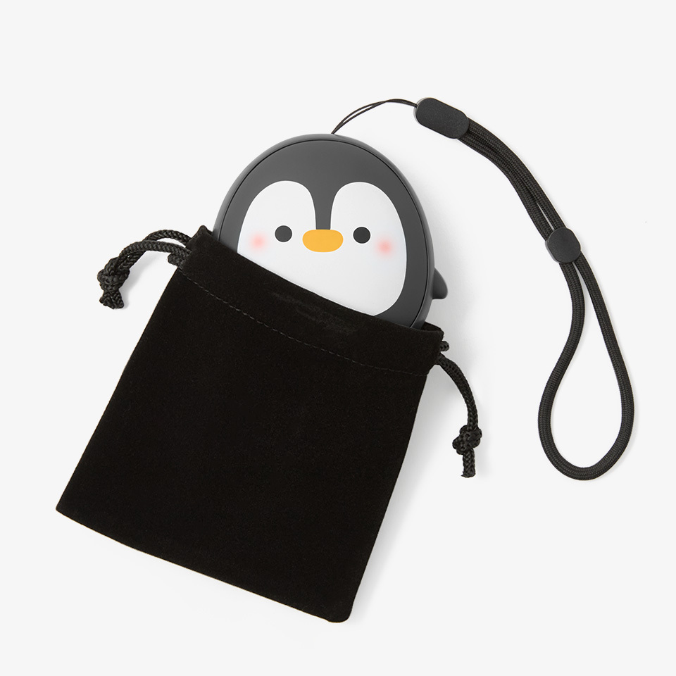 커스텀 제작이 가능하며 전용 파우치와 손목 스트랩으로 휴대와 보관이 편리한 손난로 보조배터리