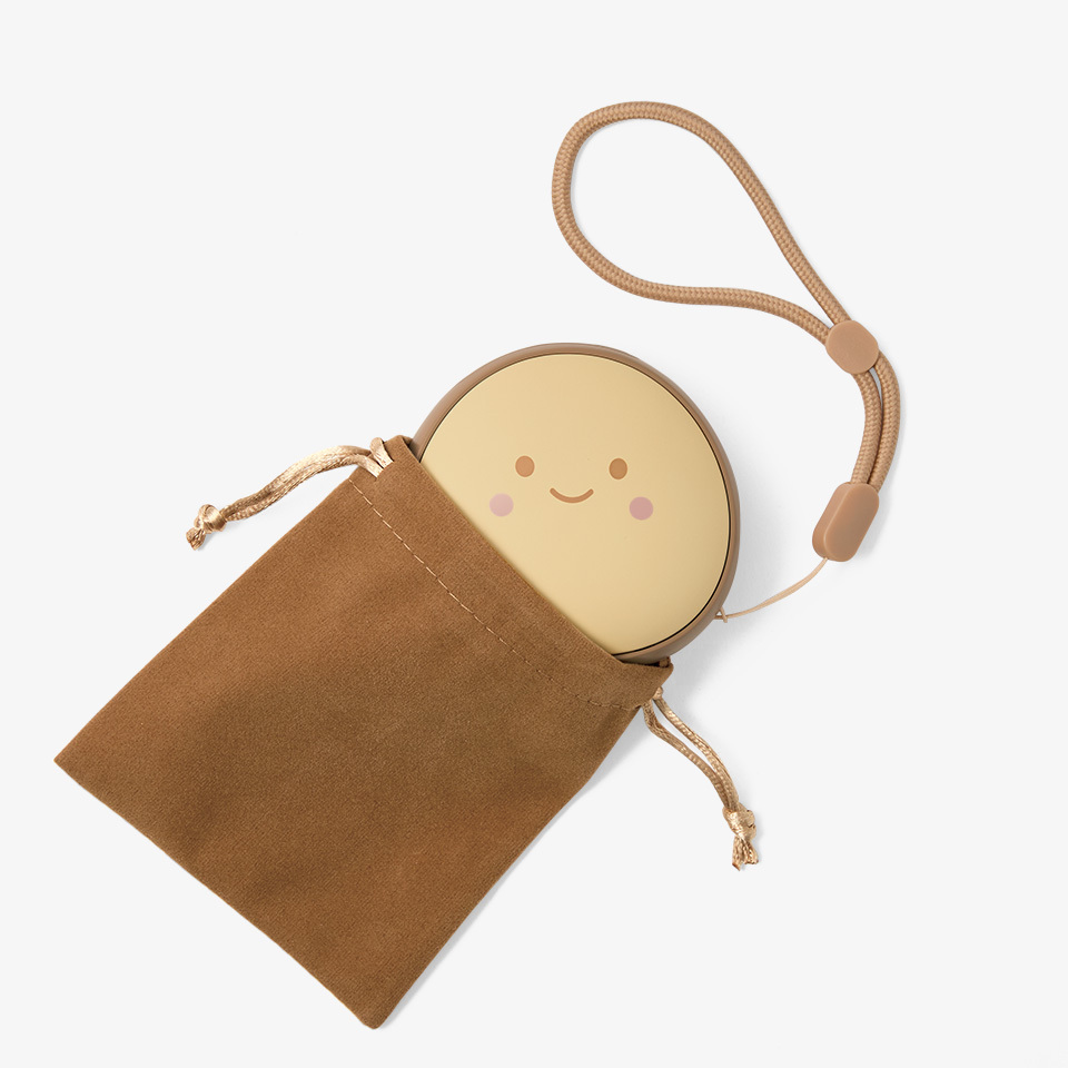 커스텀 제작이 가능하며 전용 파우치와 손목 스트랩으로 휴대와 보관이 편리한 손난로 보조배터리