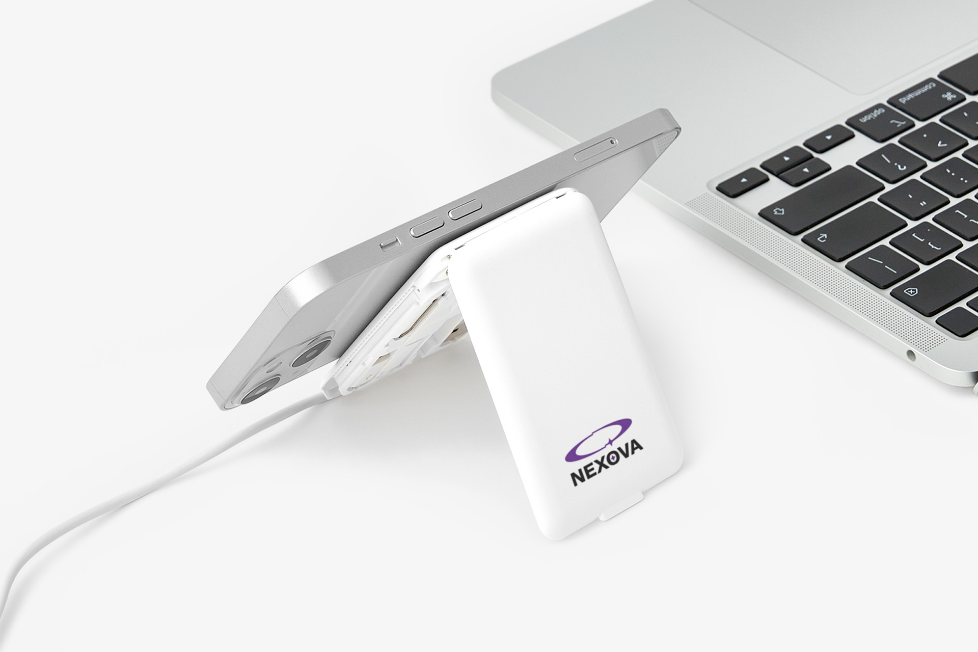 C타입·라이트닝·마이크로 5핀 커넥터를 모두 갖춘 올인원 고속 무선 충전 케이블 키트 커스텀 제작, 출장이나 여행에서도 15W 무선 충전이 가능한 실용적인 아이템