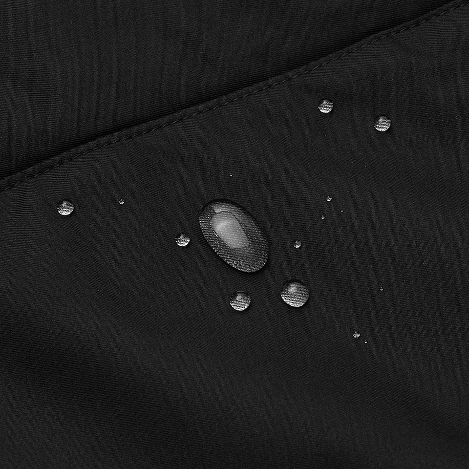 하프 패딩 커스텀 제작, 방수 원단을 적용해 가벼운 물기와 오염을 튕겨내 일상에서도 부담 없이 착용 가능