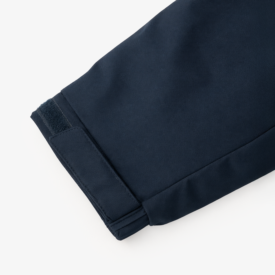 워머 자켓 커스텀 제작, 소매 벨크로 디테일로 착용자에 맞게 핏을 조절해 찬 바람 유입을 줄이는 기능성 마감