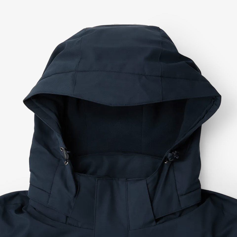 워머 자켓 커스텀 제작, 후드 스트링 조절로 날씨에 따라 바람 유입을 줄이는 기능성 디테일