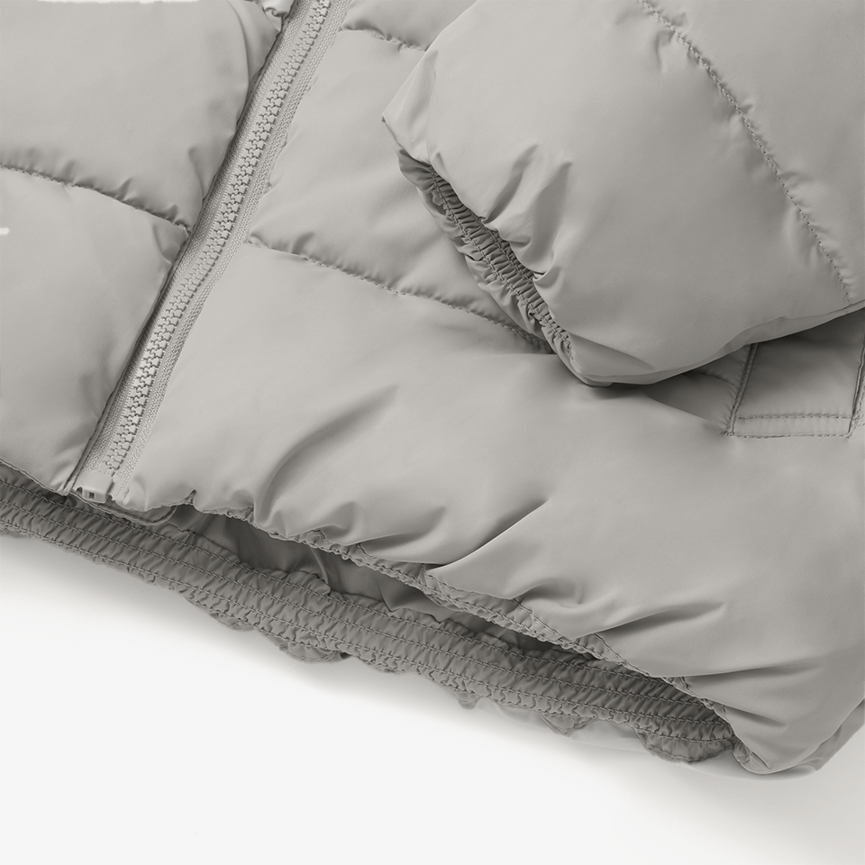 웰론 보온 재킷 커스텀 제작, 소매와 밑단 안쪽 밴딩 마감으로 찬바람 유입을 줄여 보온성을 높이는 기능성 디테일