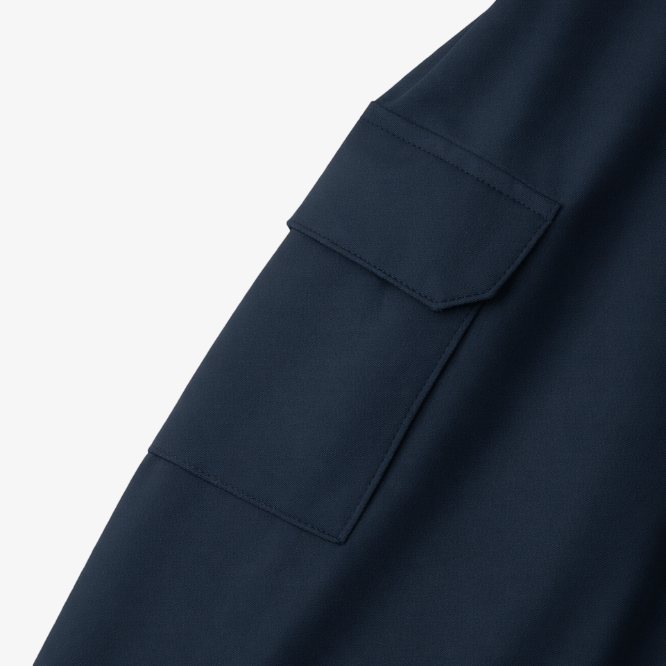 워머 자켓 커스텀 제작, 팔 쪽에 추가된 내부 수납공간으로 실용성을 높인 디테일