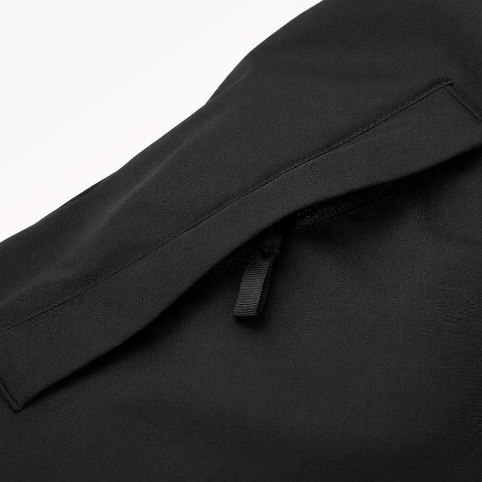 하프 패딩 커스텀 제작, 지퍼 여밈 포켓으로 이동 중에도 소지품을 안전하게 보관 가능