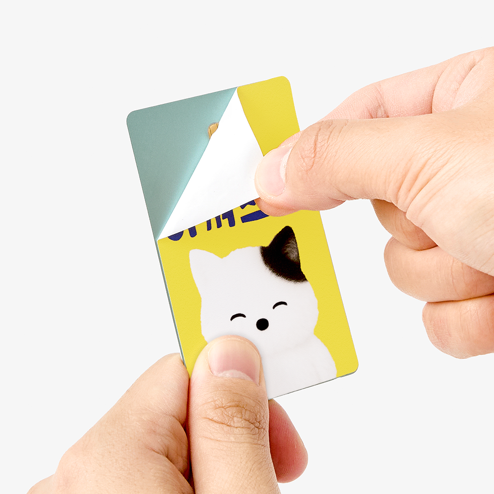카드 스티커 S칩 (1+1)-개인의 취향에 맞춰 카드를 꾸밀 수 있는 아이템입니다. 나만의 스타일을 완성하는 카드 스티커! 신용카드, 교통카드 등 다양한 카드에 부착 가능하며, 리무버블 재질로 깔끔하게 제거할 수 있습니다.  원하는 디자인으로 커스터마이징하여 개성을 표현하고 커스텀 제작 상품, 마플