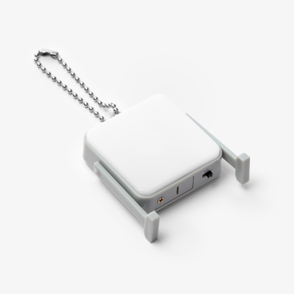 NFC 스탠드 미니 간판 키링-작은 사각 간판 모양의 LED 라이트가 들어간 미니 스탠드형 키링입니다. 커스터마이징 가능한 NFC 기능이 있는  LED 간판 모양 키링 굿즈입니다. 레트로 감성 굿즈로, 브랜드 로고나 문구를 넣어 특별한 형태의 NFC 태그 키링을 제작할 수 있습니다.  커스텀 제작 상품, 마플