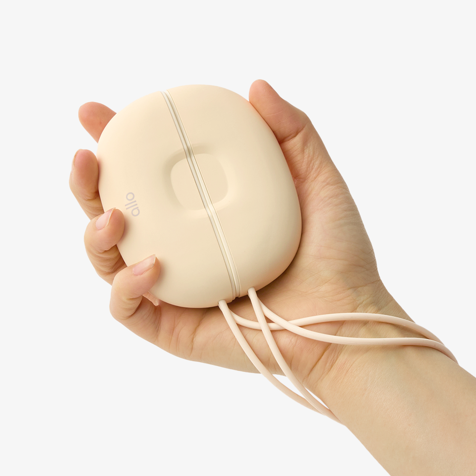 커스텀 제작이 가능하며 손목 스트랩을 사용하여 떨어뜨릴 걱정 없이 휴대가 가능한 듀얼 손난로 