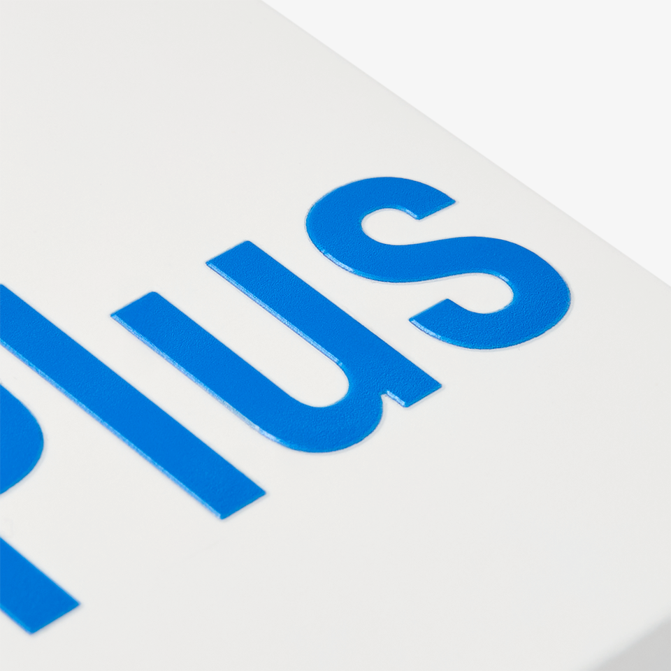 UV DTF 스티커 커스텀 제작이 가능하며 브랜드 로고와 메시지를 또렷하게 전달이 가능해요