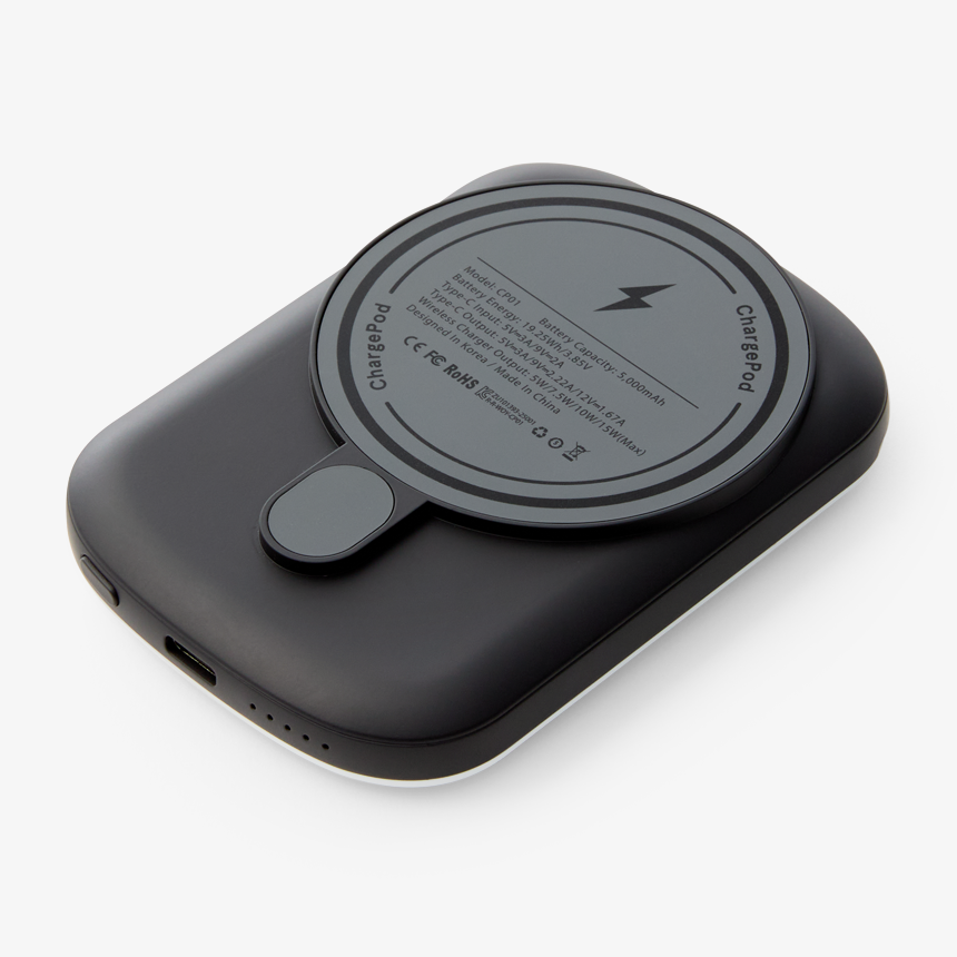 스마트폰을 안정적으로 거치해 영상 시청이나 통화 시 편리하게 사용할 수 있는 고속 무선 충전 케이블 키트