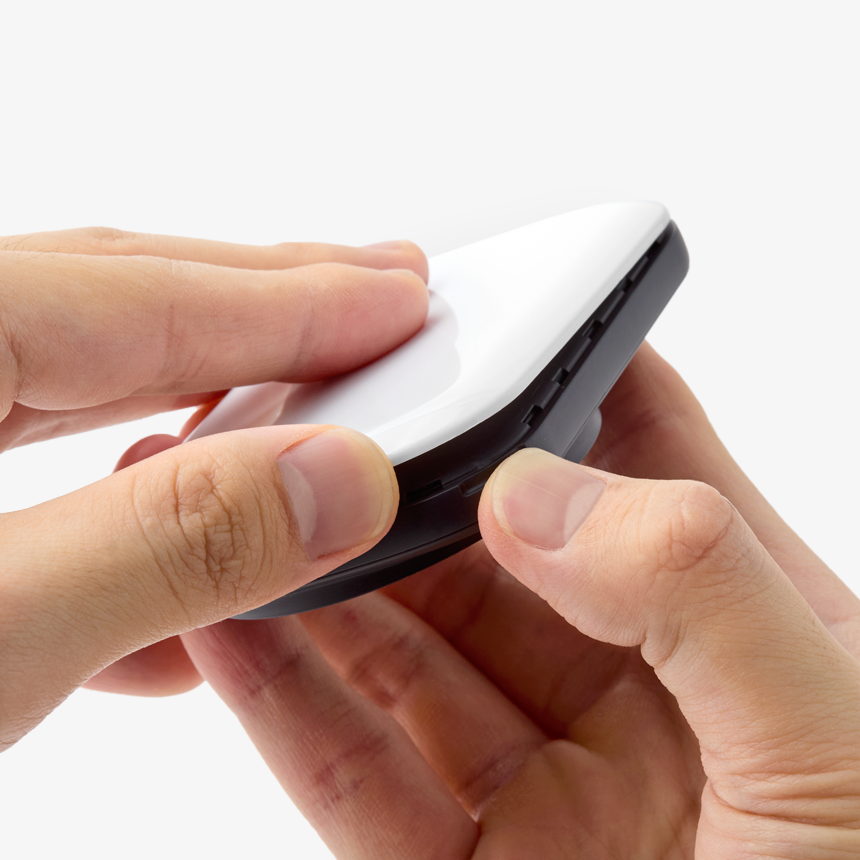 맥세이프 커스텀 보조배터리 무광(5,000mAh)-MagSafe 자석으로 간편하게 부착해 사용하는 5,000mAh 무선 보조배터리입니다.  맥세이프 자석으로 간편하게 부착해 사용하는 5,000mAh 무선 보조배터리입니다. 최대 15W 무선충전과 PD 20W 고속충전을 지원하며 USB-C 입출력과 LED 배터리 표시 기능을 갖췄습니다. 깔끔한 무광 마감 디자인입니다. 커스텀 제작 상품, 마플