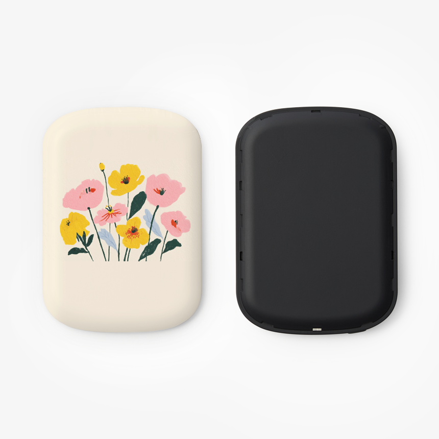 맥세이프 커스텀 보조배터리 무광(5,000mAh)-MagSafe 자석으로 간편하게 부착해 사용하는 5,000mAh 무선 보조배터리입니다.  맥세이프 자석으로 간편하게 부착해 사용하는 5,000mAh 무선 보조배터리입니다. 최대 15W 무선충전과 PD 20W 고속충전을 지원하며 USB-C 입출력과 LED 배터리 표시 기능을 갖췄습니다. 깔끔한 무광 마감 디자인입니다. 커스텀 제작 상품, 마플