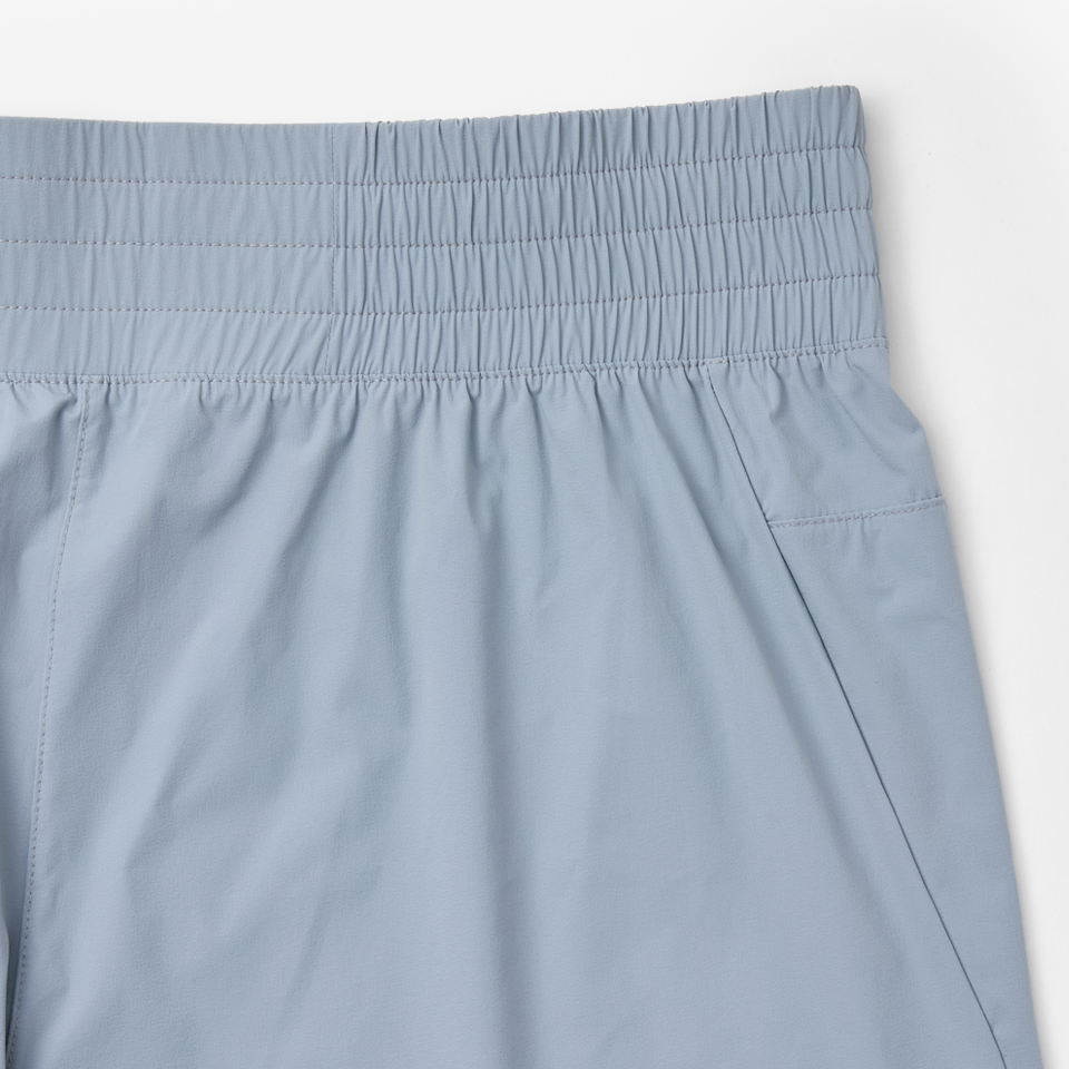 테크이지 숏팬츠 -Nylon 82%, Polyurethane 18% 원단으로 부드럽고 유연한 착용감을 제공하는 남성용 기능성 스포츠 팬츠입니다. 신축성 있는 소재로 러닝과 트레이닝은 물론 일상적인 활동에서도 편안하게 착용할 수 있습니다. 짧고 깔끔하게 떨어지는 레귤러핏으로 활동성을 높여, 움직임이 많은 상황에도 적합합니다. 테크이지 숏팬츠는 Nylon 82%, Polyurethane 18% 소재로 제작된 기능성 스포츠 팬츠입니다. 얇고 신축성 있는 원단으로 러닝, 트레이닝 커스텀 제작 상품, 마플