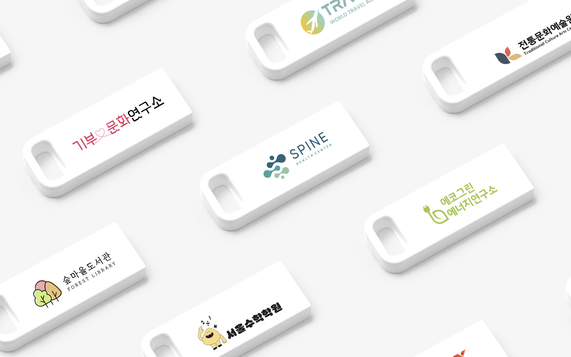화이트 스틱형 USB 2.0 메모리-화이트 컬러의 미니멀한 바디에 원하는 디자인을 UV 인쇄로 선명하게 표현할 수 있는 USB 메모리입니다. undefined 커스텀 제작 상품, 마플
