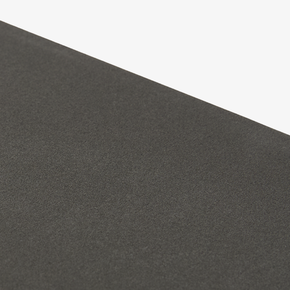 바닥면 논슬립 처리로 쉽게 미끄러지지 않고 안정적인 사용이 가능한 15W 고속 무선 충전 분리형 마우스 패드