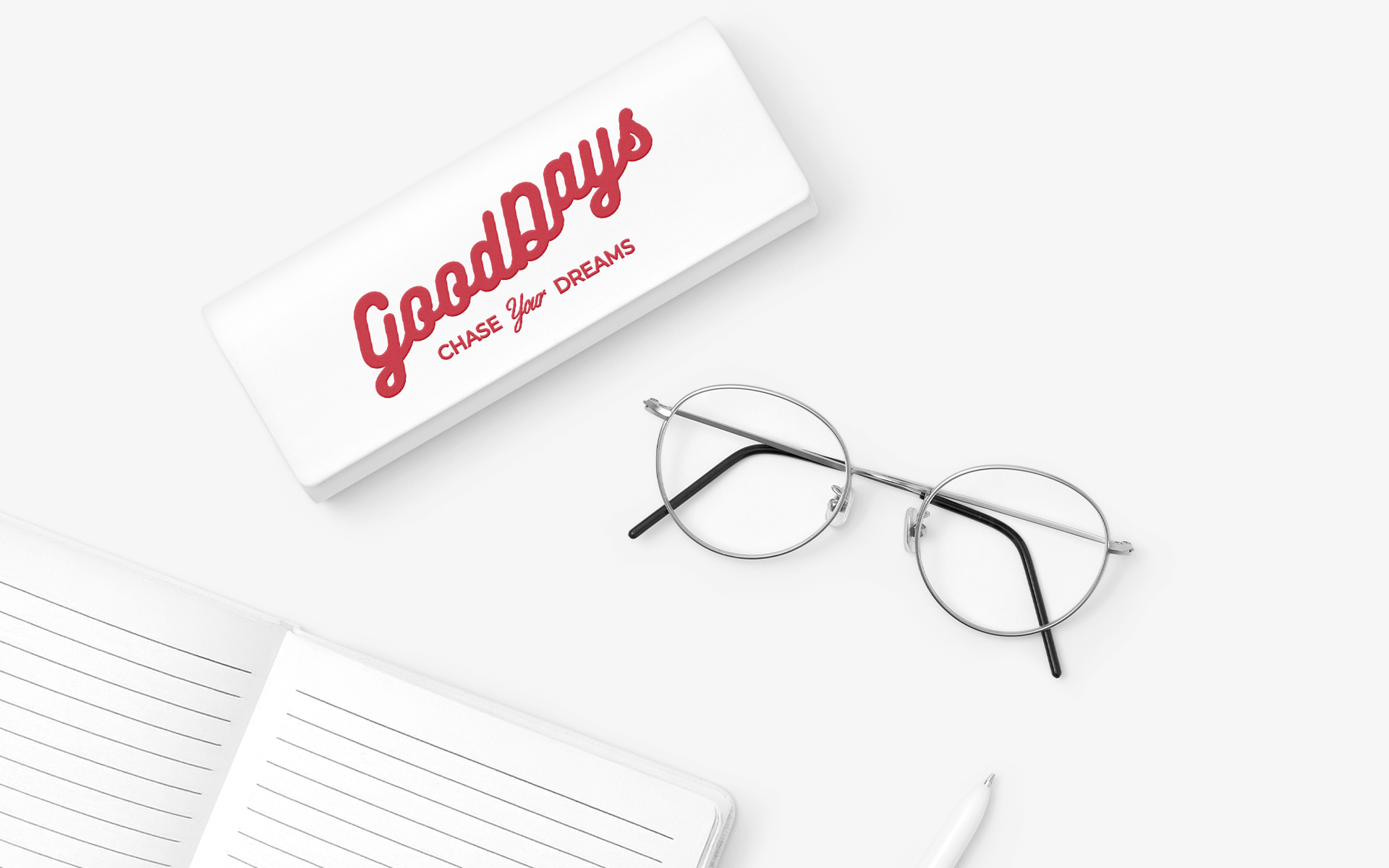 커스텀 안경 케이스-내장된 마그네틱 클로징으로 부드럽게 열고 닫을 수 있는 단단한 하드 안경 케이스예요. 슬림하고 단단한 하드 케이스로 안경을 안전하게 보호해요. 내장 마그네틱으로 부드럽게 열고 닫으며, 원하는 어떤 디자인이든 문구·일러스트·직접 그린 그림까지 자유롭게 커스텀 제작할 수 있어요. 커스텀 제작 상품, 마플