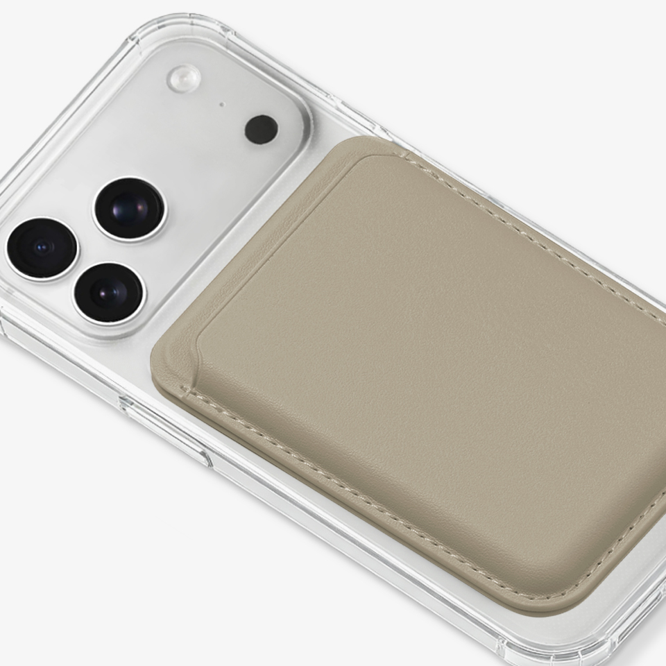 맥세이프 스탠드 가죽 카드지갑-펼쳐서 거치대로 활용할 수 있는 맥세이프 카드지갑입니다. 맥세이프 스탠드 가죽 카드지갑, 강력한 N52 자석으로 안정감 있게 부착되고 펼치면 스탠드로도 활용할 수 있어요. 부드러운 PU 가죽 질감이 손에 감기듯 편안하며, 문구·일러스트·직접 그린 그림 등 원하는 어떤 디자인이든 자유롭게 커스텀할 수 있어요. 커스텀 제작 상품, 마플