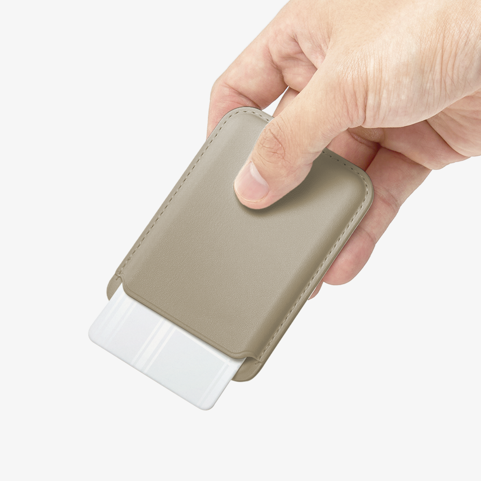 맥세이프 스탠드 가죽 카드지갑-펼쳐서 거치대로 활용할 수 있는 맥세이프 카드지갑입니다. 맥세이프 스탠드 가죽 카드지갑, 강력한 N52 자석으로 안정감 있게 부착되고 펼치면 스탠드로도 활용할 수 있어요. 부드러운 PU 가죽 질감이 손에 감기듯 편안하며, 문구·일러스트·직접 그린 그림 등 원하는 어떤 디자인이든 자유롭게 커스텀할 수 있어요. 커스텀 제작 상품, 마플