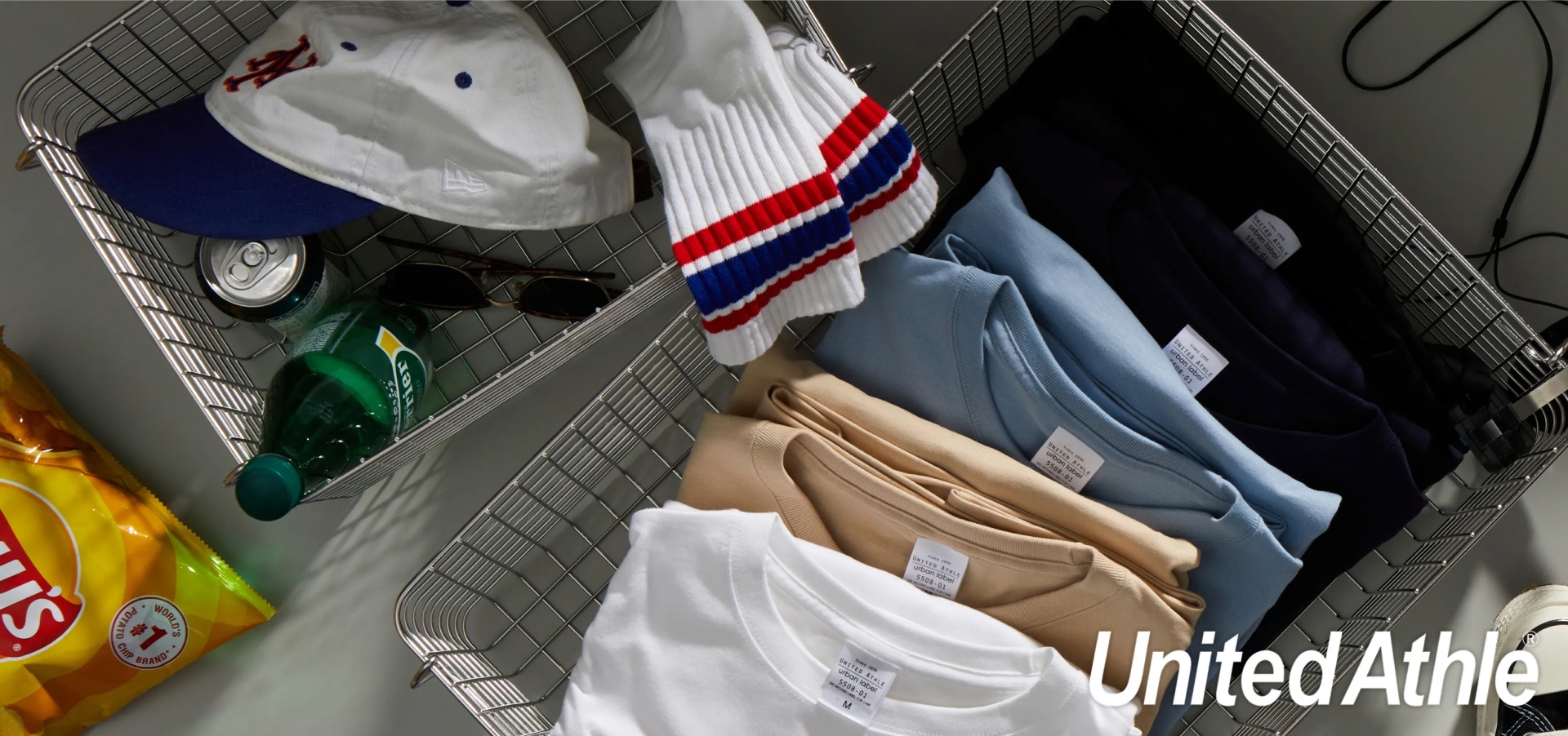 5618-01 스탠다드 핏 후드티 (쭈리 기모)-기모 안감으로 따뜻하게 착용할 수 있는 스탠다드 핏 후드티예요. 포근한 기모 안감으로 보온성이 좋은 스탠다드 핏 후드티예요. 10온스 두께로 부담 없이 편하게 착용할 수 있으며, 겉감 면100%라 보풀 걱정 없이 오래 깔끔하게 입기 좋아요. 마플의 우수한 인쇄 퀄리티로 로고부터 그래픽까지 다양한 디자인을 선명하게 구현해 단체복, 크루웨어 커스텀 제작 상품, 마플