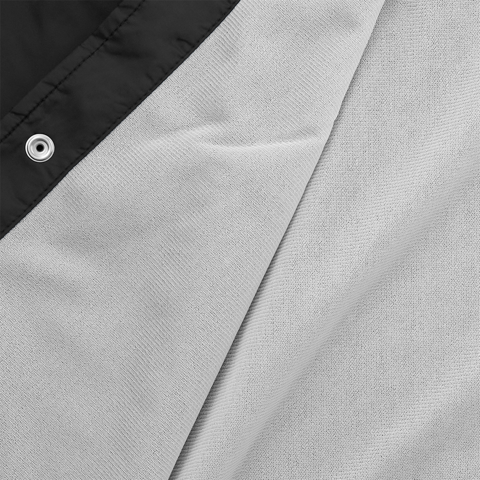 나일론 코치 자켓 커스텀 제작, 안쪽 기모 라이너로 보온성을 더한 따뜻한 안감 디테일