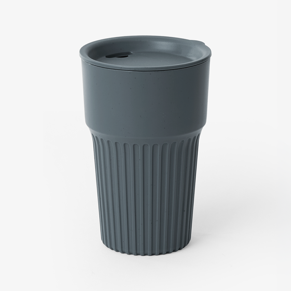 473ml 용량의 친환경 커피박 업사이클 리유저블 텀블러 제품