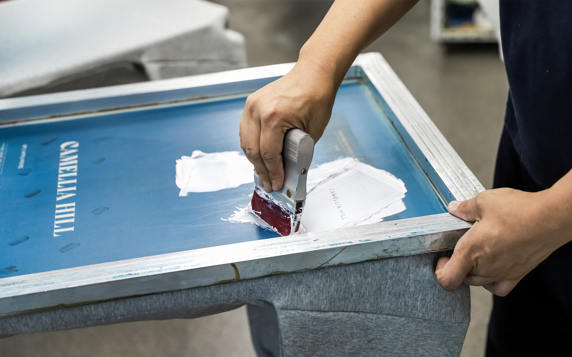 더블월 텀블러 350ml-환경호르몬 BPA가 검출되지 않은 BPA FREE 상품입니다.  350ml 용량의 폴리프로필렌 소재로 제작된 더블월 머그컵으로 차갑고 뜨거운 음료 모두 사용 가능한 리유저블 컵입니다. BPA FREE 소재로 안전하게 사용할 수 있으며 국가공인기관 검사를 통과한 제품입니다. 회전식으로 닫을 수 있는 음용구 구조로 위생적인 사용이 가능합니다. 커스텀 제작 상품, 마플