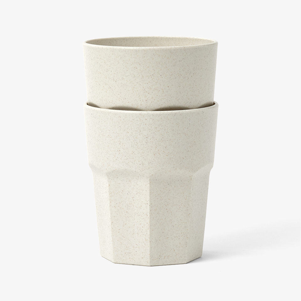 친환경 컵 400ml 2pcs-친환경 컵 400ml 2pcs는 커피박을 활용한 친환경 소재로 제작되어 일상 속에서 더욱 의미 있게 사용할 수 있는 컵 세트입니다.  친환경 컵 400ml 2pcs는 커피박을 활용한 친환경 소재와 실용적인 400ml 용량이 돋보이는 컵 세트입니다. 물컵, 커피컵, 음료컵으로 활용하기 좋으며 집 커스텀 제작 상품, 마플