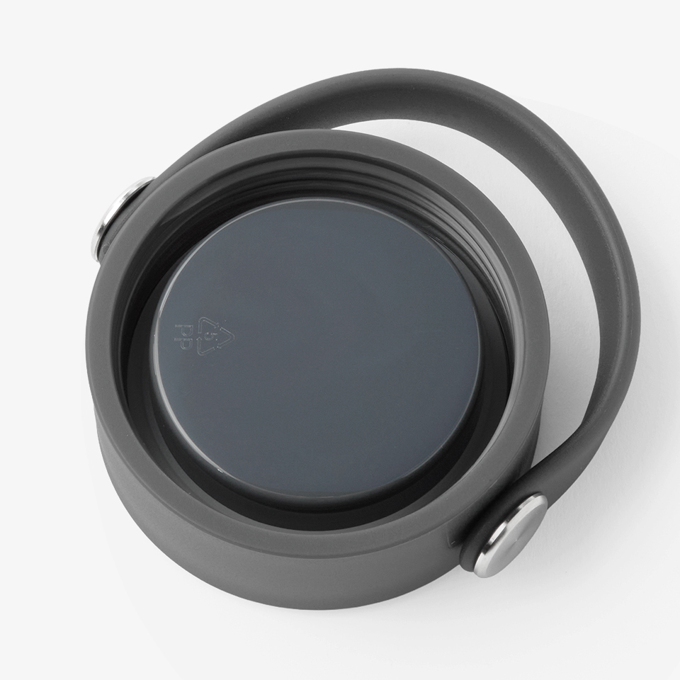 핸들 스윙 텀블러 550ml-튼튼한 실리콘 핸들이 적용되어 손에 편하게 들 수 있고 휴대가 간편한 텀블러입니다. 튼튼한 실리콘 핸들과 파우더 코팅 표면으로 휴대성과 내구성을 높인 텀블러입니다. 생활 스크래치에 강한 마감과 SUS 304 소재를 적용해 뛰어난 보온과 보냉이 가능합니다. 커스텀 제작 상품, 마플