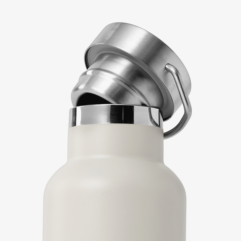 메탈 핸들 텀블러 500ml-이중 진공 시스템으로 음료의 온도를 오래 유지해 실용적으로 사용할 수 있습니다. 외부 파우더 코팅으로 생활 스크래치에 강하고, 깔끔한 컬러감을 더했습니다. 내부는 SUS 304 소재로 제작되어 내구성이 우수하며 손잡이형 뚜껑으로 휴대도 편리합니다. 메탈 핸들 진공 텀블러 500ml은 이중 진공 시스템으로 보온·보냉 효과를 높이고, 외부 파우더 코팅으로 스크래치 걱정을 덜어주는 텀블러입니다. 내부는 SUS 304 소재로 제작되어 내구성이 우수하며, 손잡이가 달려 있어 휴대도 간편합니다. 커스텀 제작 상품, 마플