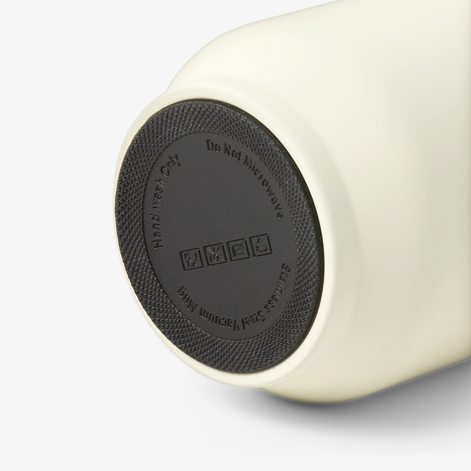 컬러 스트랩 텀블러 450ml-한 손에 쥐기 좋은 슬림한 바디와 탈부착이 가능한 로프 스트랩이 있어 휴대가 간편합니다. 풀탭형 잠금 장치로 물샘을 방지해 더욱 안전하게 사용할 수 있는 텀블러입니다. 한 손에 잡기 좋은 슬림한 바디와 탈부착이 가능한 로프 스트랩이 있어 휴대가 간편합니다. 내부는 SUS 304 소재로 제작되어 보온, 보냉에 효과적입니다. 커스텀 제작 상품, 마플