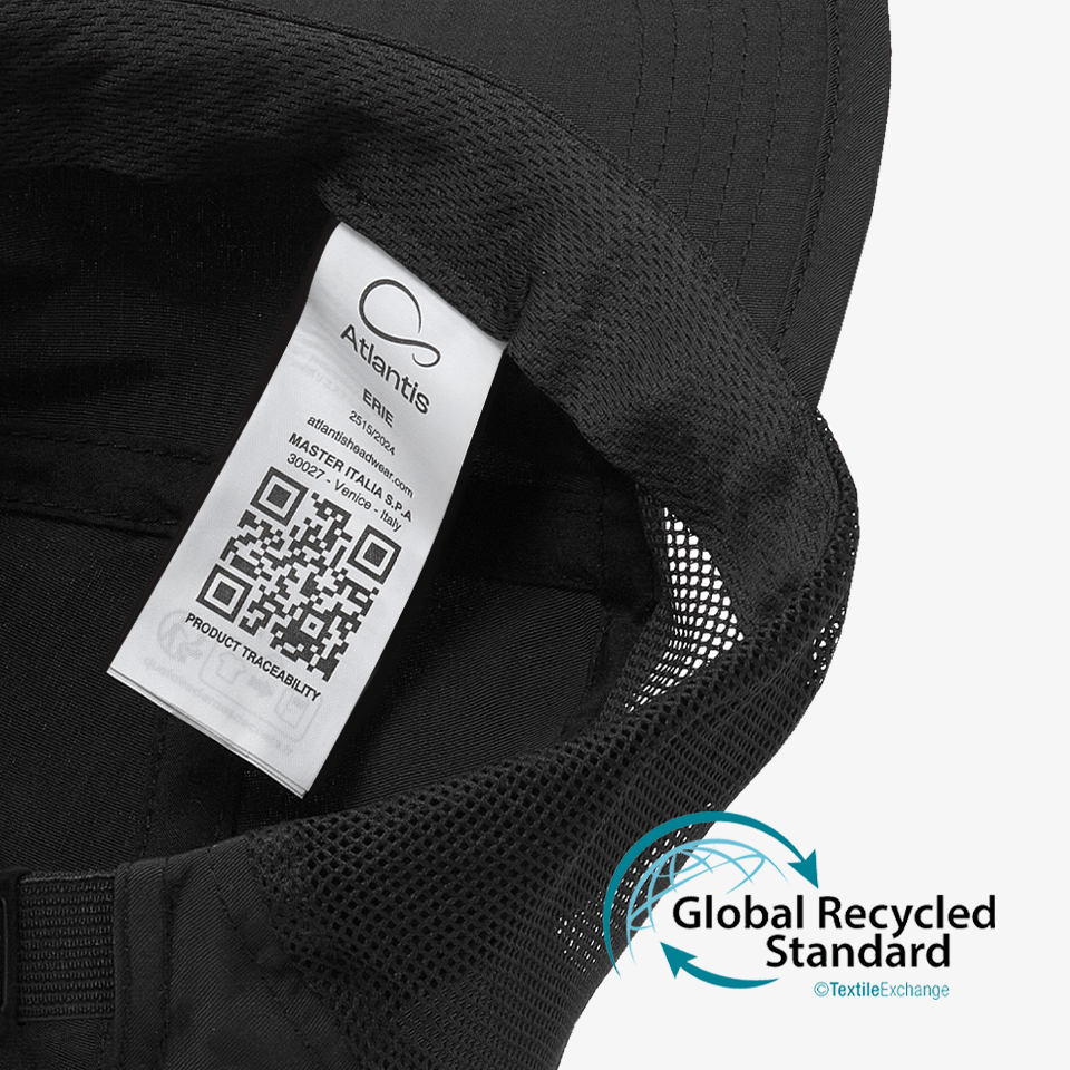 경량 리사이클 러닝 볼캡-재활용 나일론과 폴리에스터 원단으로 제작된 모자로, 스포티한 감각이 돋보입니다. 옆면은 메시 소재를 적용해 뛰어난 통기성을 제공하며, 가볍게 착용해도 쾌적함을 유지할 수 있습니다. 또한 빠른 건조와 생활 방수 기능을 갖추고 있어 러닝을 비롯한 다양한 운동 활동에 적합합니다. 러닝·조깅·등산에 적합한 기능성 스포츠 모자. 통풍과 방수 기능은 물론, 원하는 디자인으로 커스텀 제작이 가능해 개성 있는 맞춤 모자를 경험할 수 있습니다. 커스텀 제작 상품, 마플