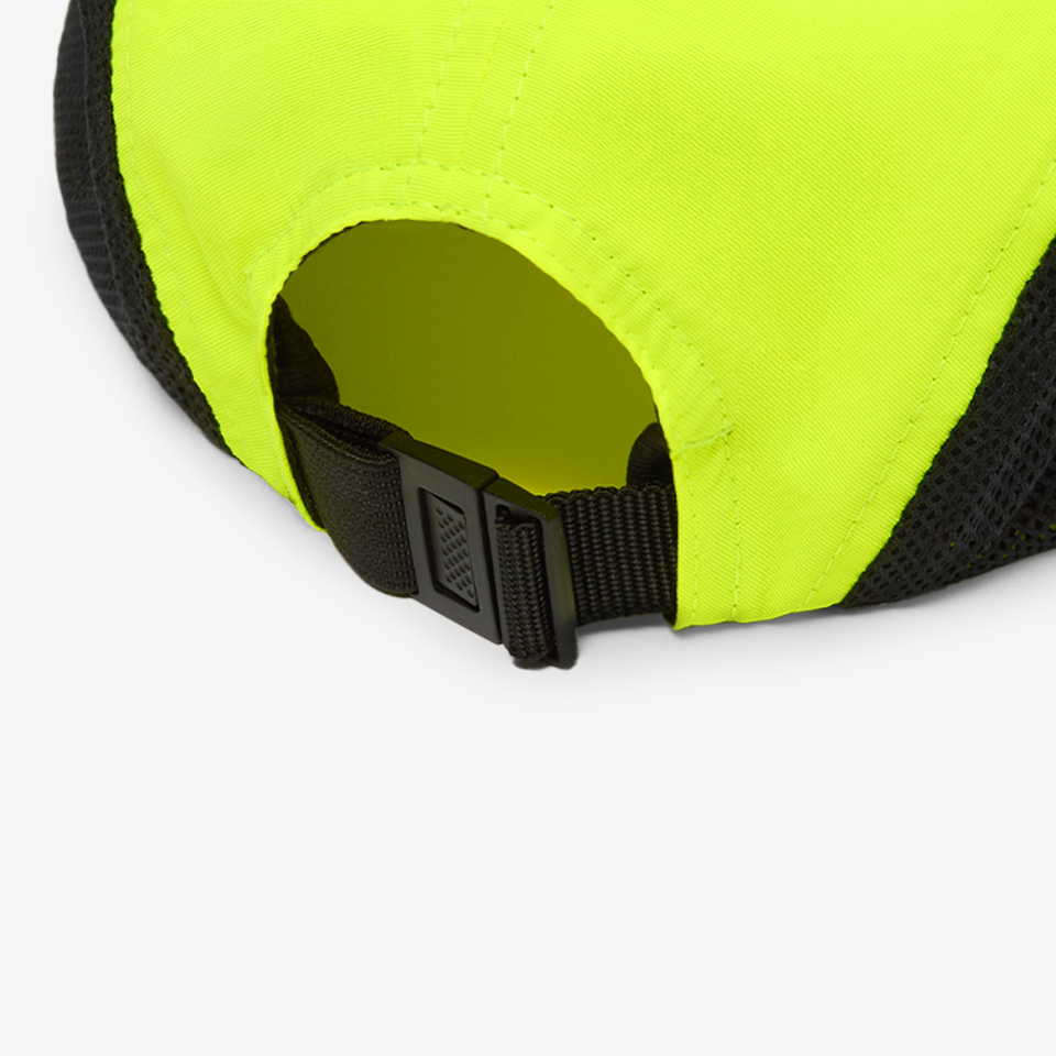 경량 리사이클 러닝 볼캡 뒷면 조절 스트랩 디테일, 러닝 퍼포먼스를 높여주는 기능성 스포츠 캡 커스텀 제작