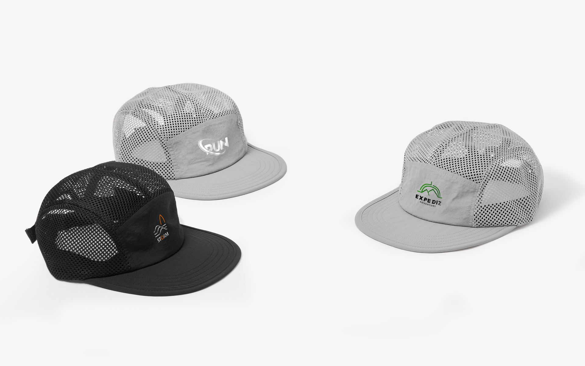 블랙과 그레이 컬러의 마플 커스텀 라이트 러닝 볼캡, 나일론 소재로 제작된 가볍고 통기성 좋은 러닝 모자, 로고·레터링·디자인 인쇄로 세상에 하나뿐인 맞춤 제작 가능