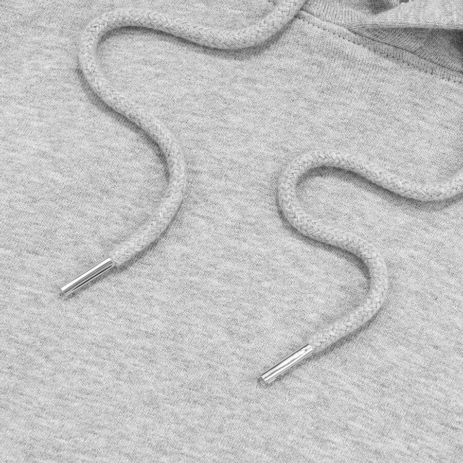 마플 커스텀 후드티 스트링 디테일, 메탈팁 마감으로 튼튼하고 세련된 포인트를 더한 디자인