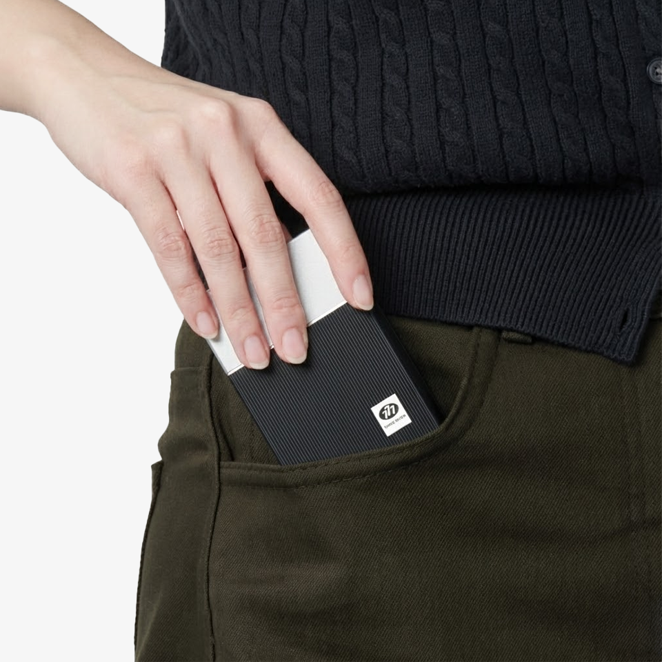 주머니나 가방에 부담 없이 담을 수 있는 컴팩트한 사이즈로 휴대성을 높인네일 관리 6종 세트 