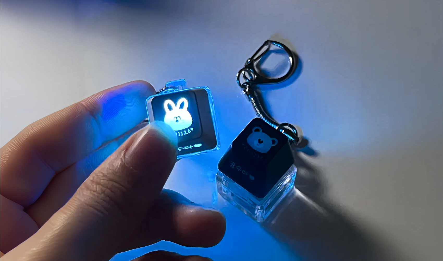 마플 LED 키캡 키링, 커스텀 이미지 인쇄 후 LED 점등 실물 사진