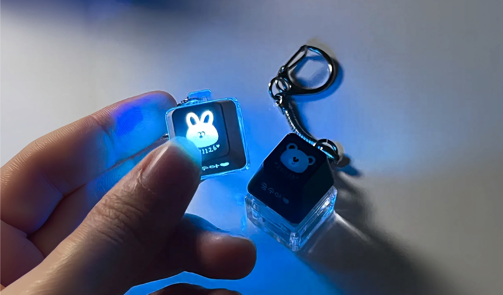 마플 LED 키캡 키링, 커스텀 이미지 인쇄 후 LED 점등 실물 사진
