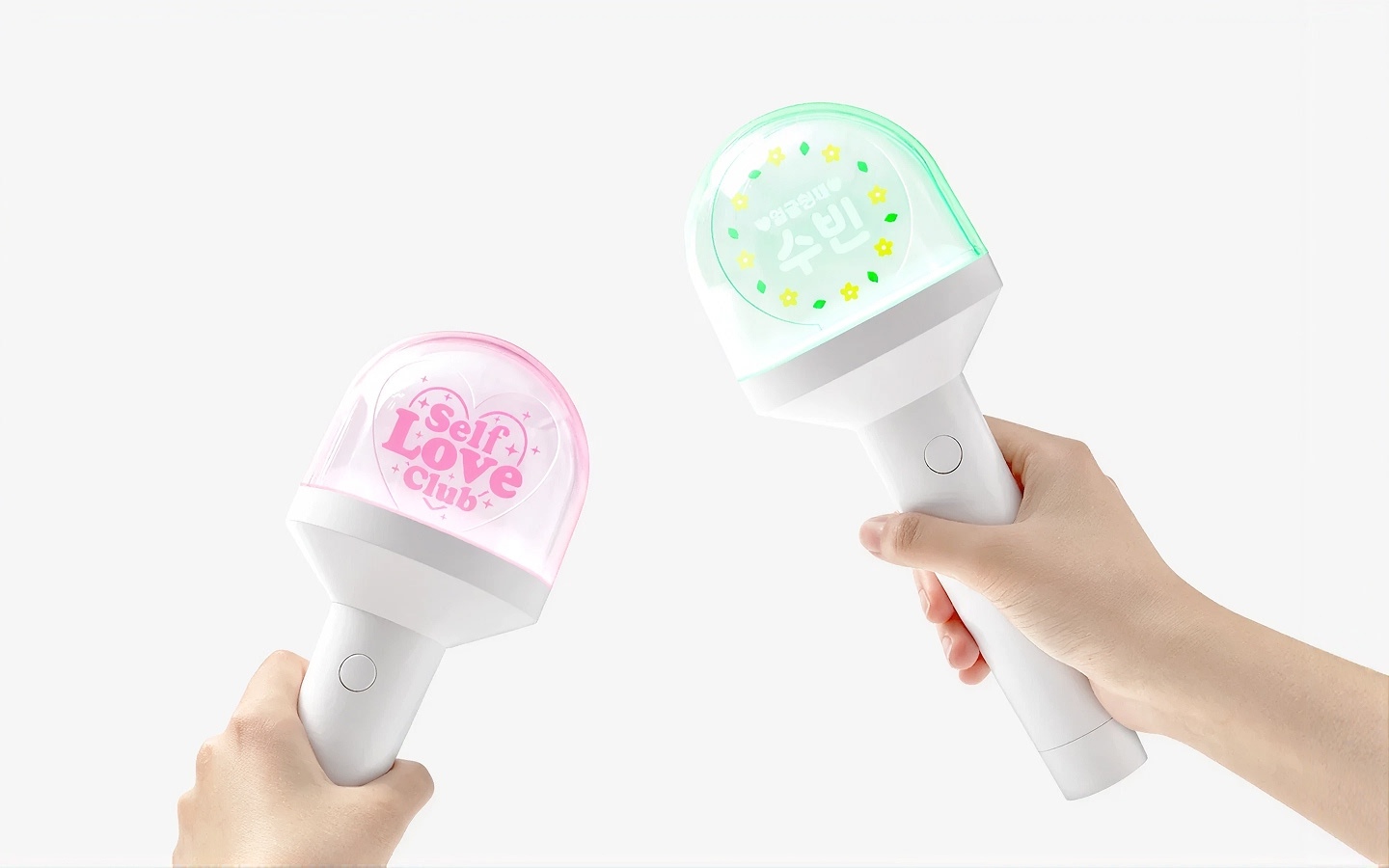 마플 원형 LED 응원봉 돔형 – 투명 원형 돔 안에 커스텀 아크릴 디자인을 넣고 흰색 손잡이를 결합한 LED 응원봉 상세 이미지